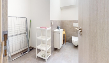 2izb-Byt-NR-Mostna-copy-Bathroom 1.jpg